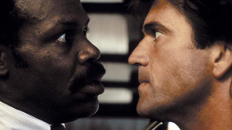 Die Könige des ungleichen Buddy-Kinos: Danny Glover (l.) und Mel Gibson als Chaos-Polizisten Roger Murtaugh und Martin Riggs