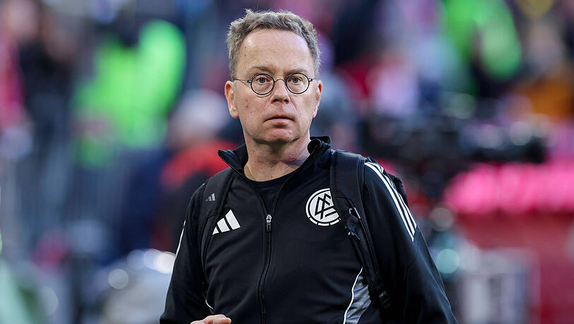 DFB-Schiedsrichtersprecher Alex Feuerherdt ist nicht der selben Meinung wie Bayern-Ehrenpr&auml;sident Uli Hoene&szlig;.