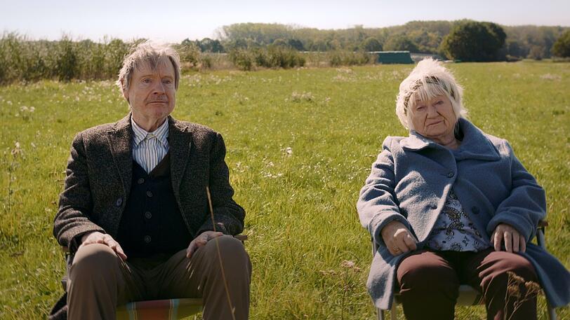 Roadtrip mit Hindernissen: Ludwig (Michael Wittenborn) und Renate (Carmen-Maja Antoni) stranden im Nirgendwo.