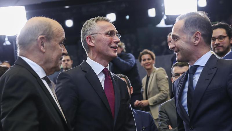 Bundesaußenminister Heiko Maas (r) spricht beim Nato-Außenministertreffen mit seinem französischen Amtskollegen Jean-Yves Le Drain (l) und Nato-Generalsekretär Jens Stoltenberg. Bundesaußenminister Heiko Maas (r) spricht beim Nato-Außenministertreffen mit seinem französischen Amtskollegen Jean-Yves Le Drain (l) und Nato-Generalsekretär Jens Stoltenberg.