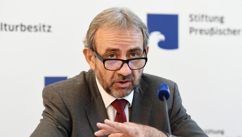 Hermann Parzinger begrüßt einen zentraler Ansprechpartner für internationale Partnerschaften der Museen. Hermann Parzinger begrüßt einen zentraler Ansprechpartner für internationale Partnerschaften der Museen.