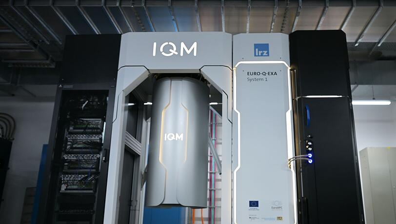 Der europäische Quantencomputer Euro-Q-Exa des finnischen Unternehmens IQM in Garching bei München. In dem Rechner steckt auch deutsche Technologie. (Archiv) Der europäische Quantencomputer Euro-Q-Exa des finnischen Unternehmens IQM in Garching bei München. In dem Rechner steckt auch deutsche Technologie. (Archiv)