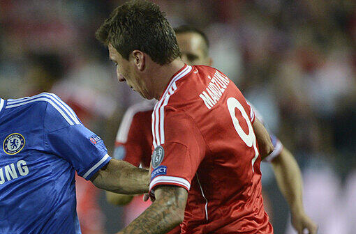 MARIO MANDZUKIC: Note 4. Zu Beginn gleich mal ein Hahnenkampf mit David Luiz, nahm ordentliche Andenken mit. Blaue (Chelsea-) Flecken. Kämpfte, schmiss alles rein, ließ aber früh nach.