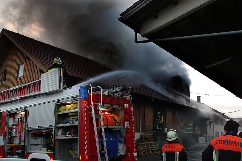 Brand in einer Lagerhalle in St. Wolfgang. Wir haben die Bilder...