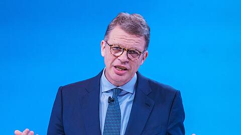 Der Vorstandsvorsitzender der Deutschen Bank, Christian Sewing, führte 2022 die Liste der Topverdiener an.