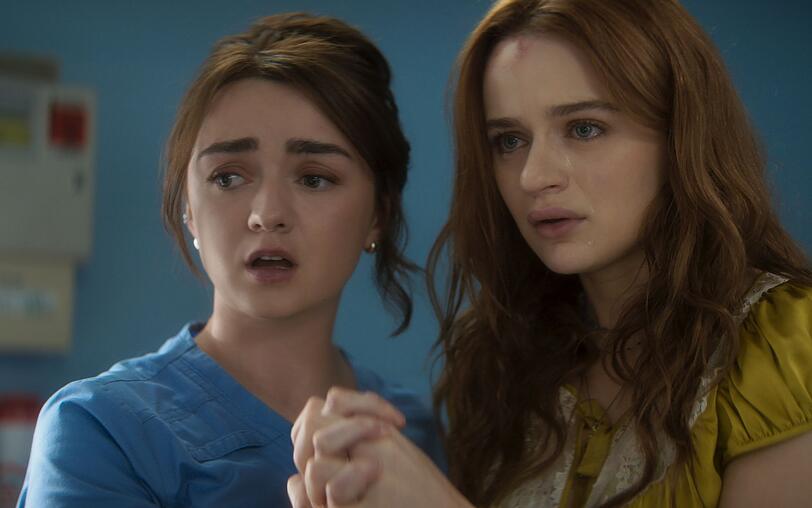 Eine neue Generation: Auch Antonia (Maisie Williams, links) und Kylie (Joey King) k&auml;mpfen gegen den Fluch der Owens-Familie.
