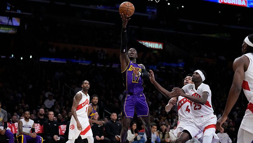 Dennis Schröder (17) setzte sich mit den Los Angeles Lakers gegen die Toronto Raptors durch.