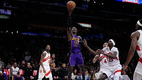 Dennis Schröder (17) setzte sich mit den Los Angeles Lakers gegen die Toronto Raptors durch.