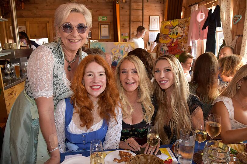Claudia Jung, Laura Siegel, Kristina Bach und Sabine Piller