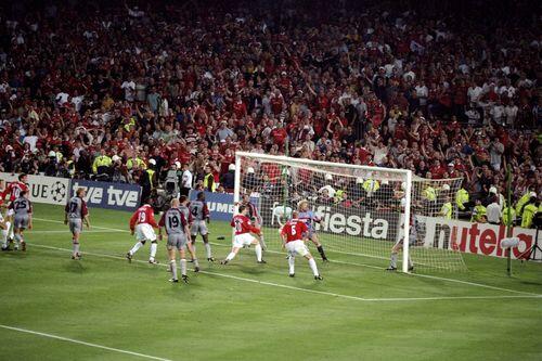Der Sieg in der 93. Minute: Ole Gunnar Solskjaer (Nr. 20) erzielt 2:1 für ManU. Bis zur 91. Minute hatten die Bayern noch 1:0 geführt.