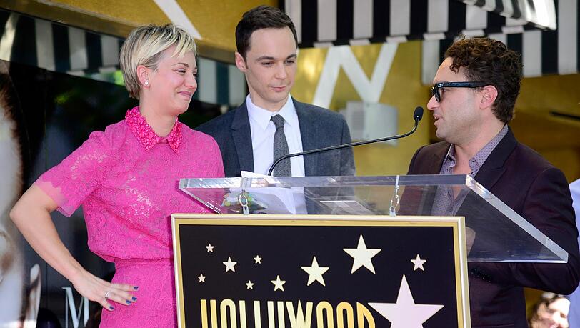 Die Stars aus "The Big Bang Theory" bei der Verleihung des Hollywood-Sterns an Kaley Cuoco im Oktober 2014.