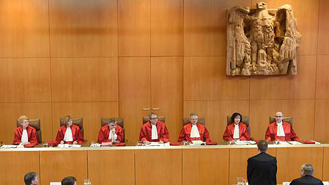 Der Zweite Senat des Bundesverfassungsgerichts verkündet das Urteil im NPD-Verbotsverfahren.