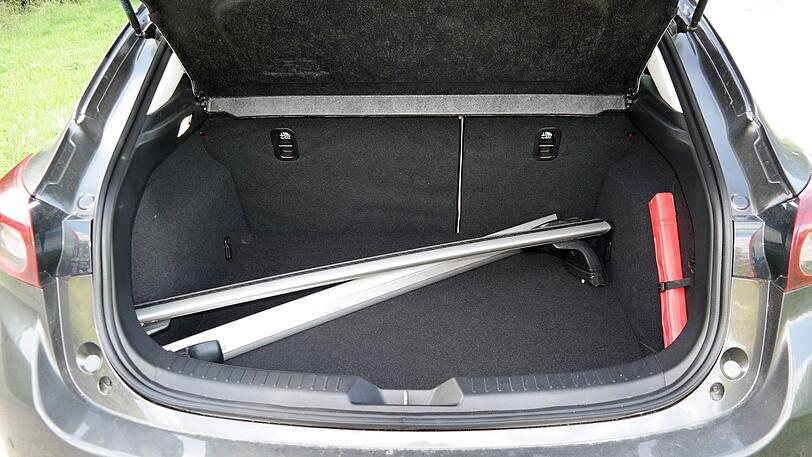 Der Kofferraum des Mazda3 fasst mittelprächtige 364 bis 1263 Liter.