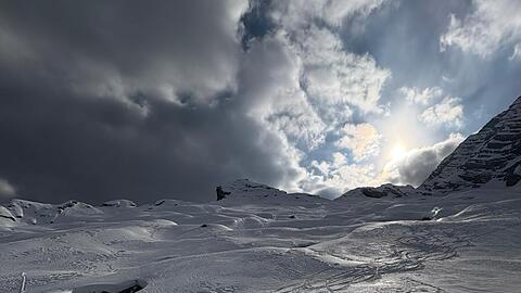 Aus einer Tiefe von 25 Metern mussten Retter einen Skitourengeher aus Bayern bergen