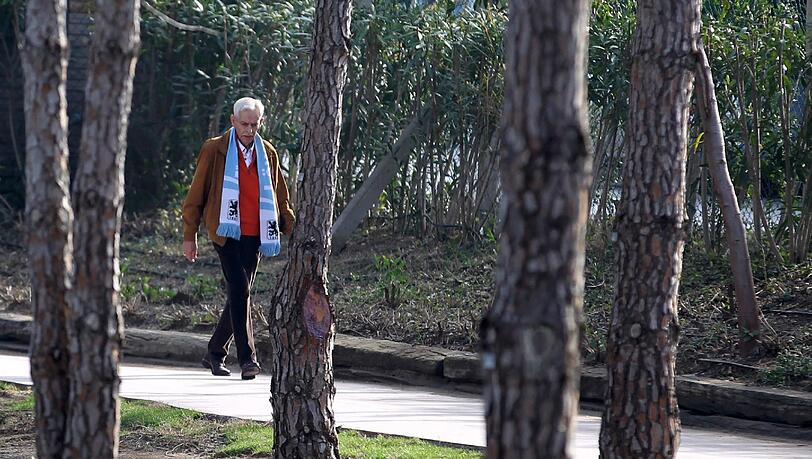 Präsident Dieter Schneider im Trainingslager in Belek. Präsident Dieter Schneider im Trainingslager in Belek.