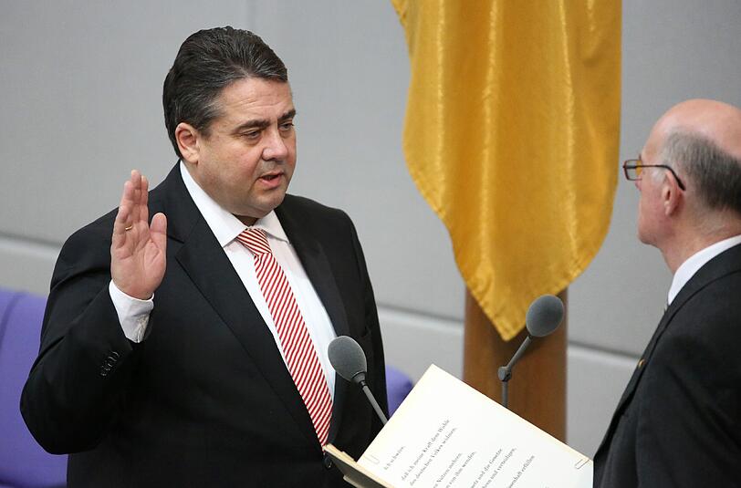 Verpflichtet der Amtseid Sigmar Gabriel zu einem Pro-TTIP-Kurs? Foto: Michael Kappeler/Archiv
