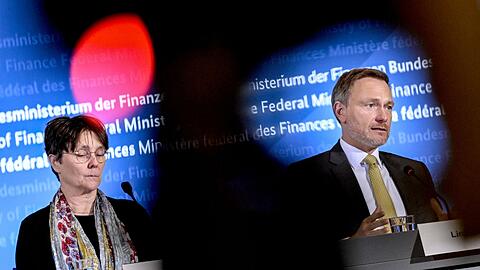 Monika Heinold (l) von den Grünen hat Pläne des Finanzministers zu finanziellen Kürzungen für die Länder scharf kritisiert. (Archivbild)