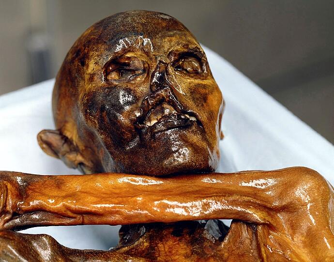 Die Eismumie Ötzi. Nun soll ein  Schneeschuh gefunden worden sein, der noch älter ist als Ötzi.