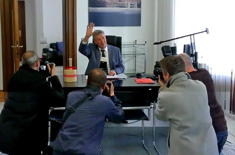 Der Schlegel zum Anzapfen liegt schon bereit: Dieter Reiter hat sein Büro im Rathaus bezogen. AZ-Reporter Willi Bock war dabei.