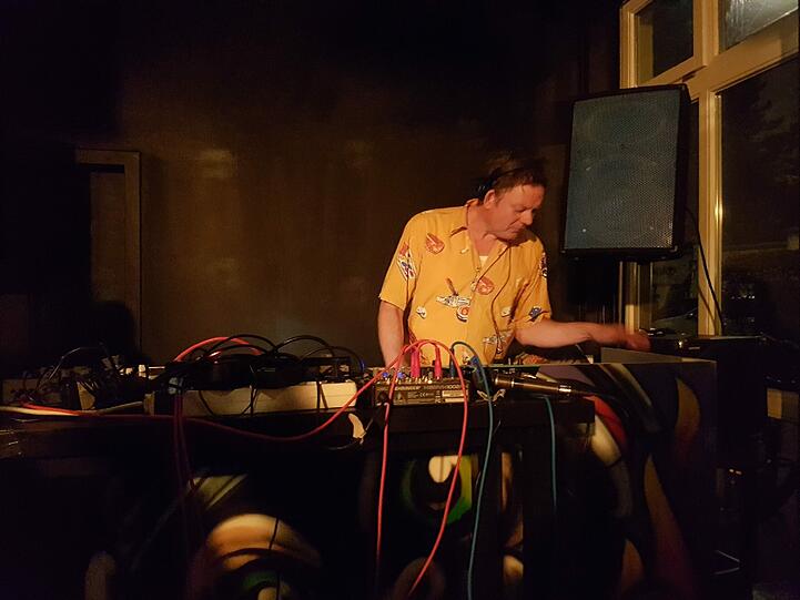 Am Eröffnungsabend legte DJ Torni Mator auf.