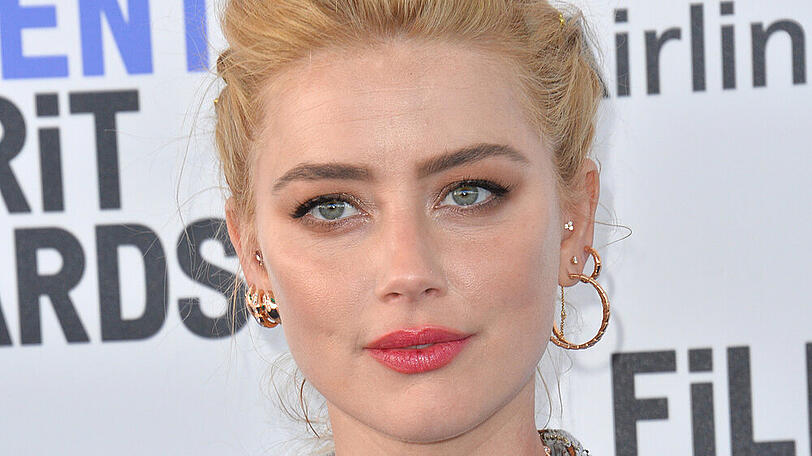 Schauspielerin Amber Heard hat vor Gericht gegen Ex-Mann Johnny Depp ausgesagt.
