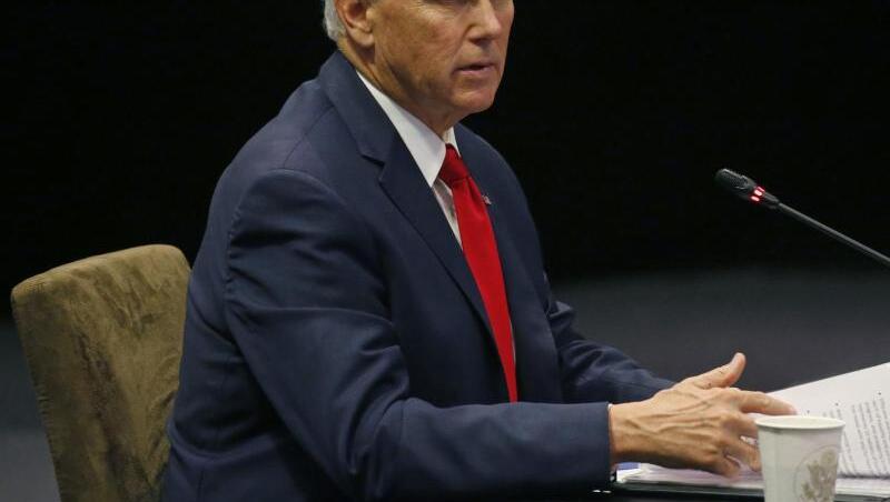 Mike Pence, Vizepräsident der USA, gibt zu Beginn des Asean-USA-Gipfels im Rahmen des 33. Asean-Gipfels eine Erklärung ab. Mike Pence, Vizepräsident der USA, gibt zu Beginn des Asean-USA-Gipfels im Rahmen des 33. Asean-Gipfels eine Erklärung ab.