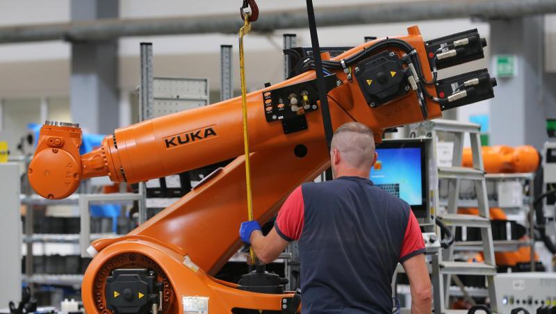 Produktion bei Kuka in Augsburg: In der Vergangenheit hatte unter anderem die Übernahme des Roboterherstellers durch den chinesischen Midea-Konzern Debatten über einen möglichen Technologietransfer befeuert. Produktion bei Kuka in Augsburg: In der Vergangenheit hatte unter anderem die Übernahme des Roboterherstellers durch den chinesischen Midea-Konzern Debatten über einen möglichen Technologietransfer befeuert.