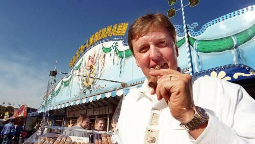Bangt um seinen geliebten Zigarrenabend: Fritz Stahlmann, Wirt vom Hax’n-Liebermann-Zelt, will im Fall des Falles einen eigenen Raucher-Bereich einrichten. Bangt um seinen geliebten Zigarrenabend: Fritz Stahlmann, Wirt vom Hax’n-Liebermann-Zelt, will im Fall des Falles einen eigenen Raucher-Bereich einrichten.