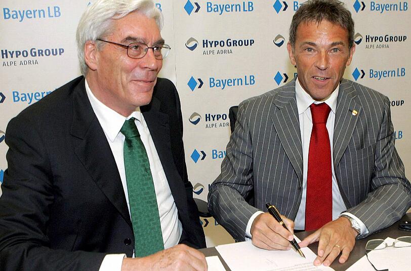 Ging da alles mit rechten Dingen zu? Der Vorstandsvorsitzende der BayernLB, Werner Schmidt (l) und der Landeshauptmann von Kärnten, Jörg Haider unterzeichneten am 21.05.2007 den Vertrag zur Übernahme der Hypo Alpe Adria durch die BayernLB in Klagenfurt.