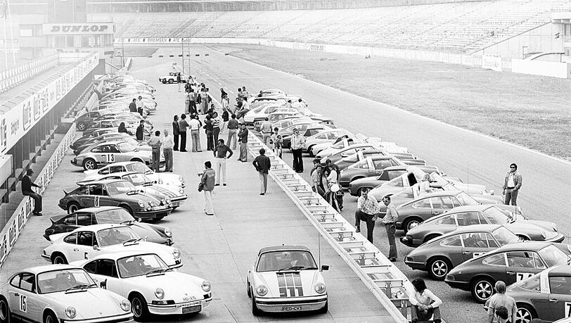 Die Porsche Sport Driving School-Kurse vor 40 Jahren und heute. Die Porsche Sport Driving School-Kurse vor 40 Jahren und heute.