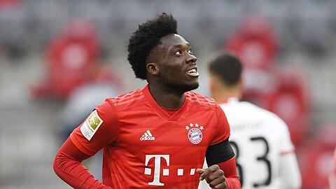 "Bei unseren Trikotverkäufen ist er schon unter den Top fünf", sagt Bayern-Vorstand Jörg Wacker über Alphonso Davies, den Aufsteiger der Saison. Weltweit begeistert der Kanadier Fans.