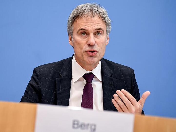 Bitkom-Präsident Achim Berg bei einer Pressekonferenz in Berlin.