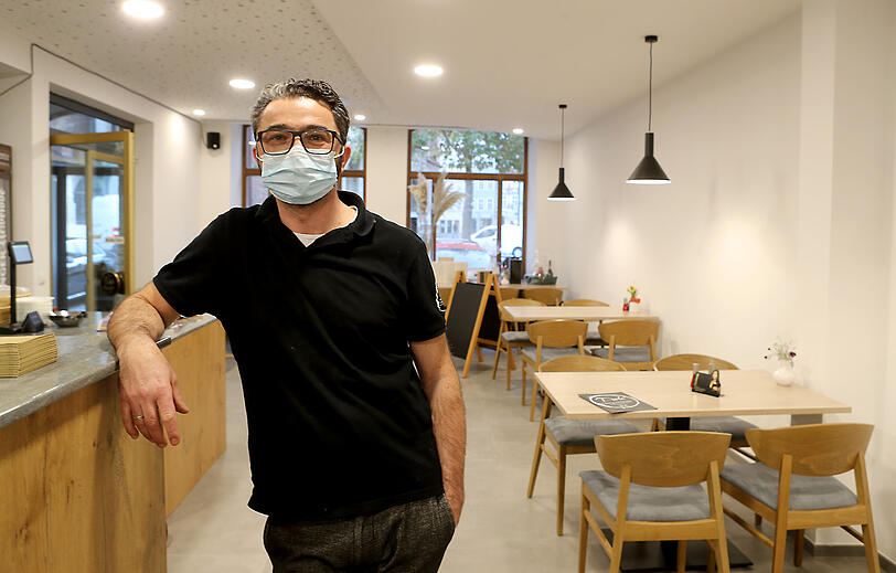 Francesco Paolo Lombino in seiner neuen Tagesbar an der Domfreiheit. Er hatte zehn Tage lang geöffnet; dann musste er zusperren. Von der Förderung der Regierung hat er noch nichts gesehen.