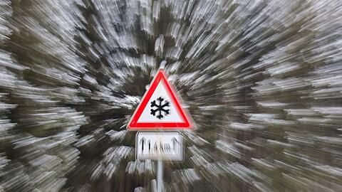In den kommenden Tagen kann es zu glatten Stra&szlig;en kommen.