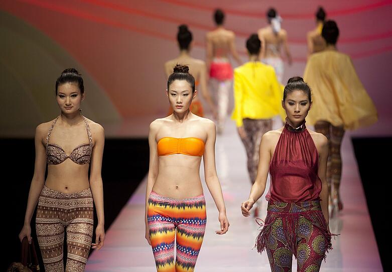 Knappe Bikinis, süße Mädchen: Die Fashion Week in Peking.