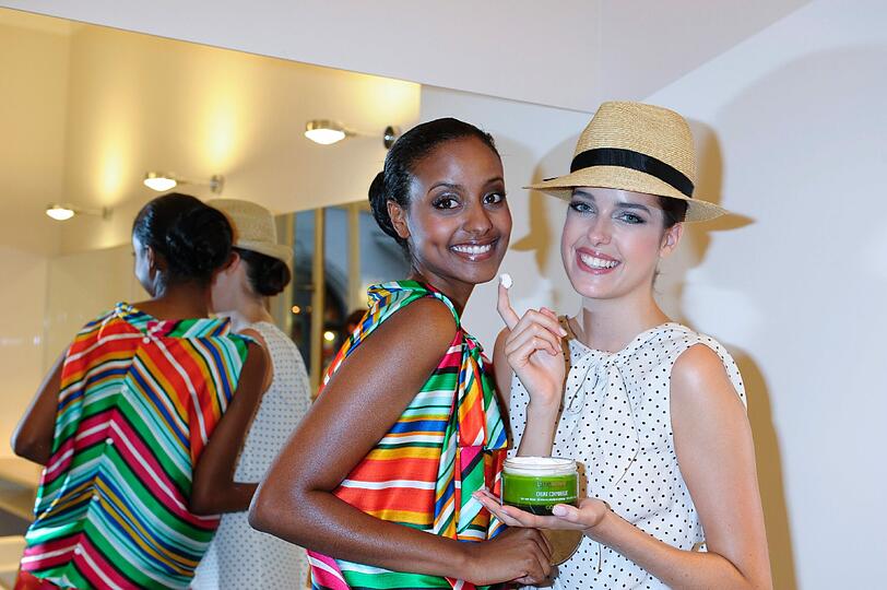 Models Sara Nuru und Marie Nasemann beim Cocktail mit Trunkshow von Talbot Runhof & LA BIOSTHETIQUE im Cyrill Zen Haute Coiffure Salon in München