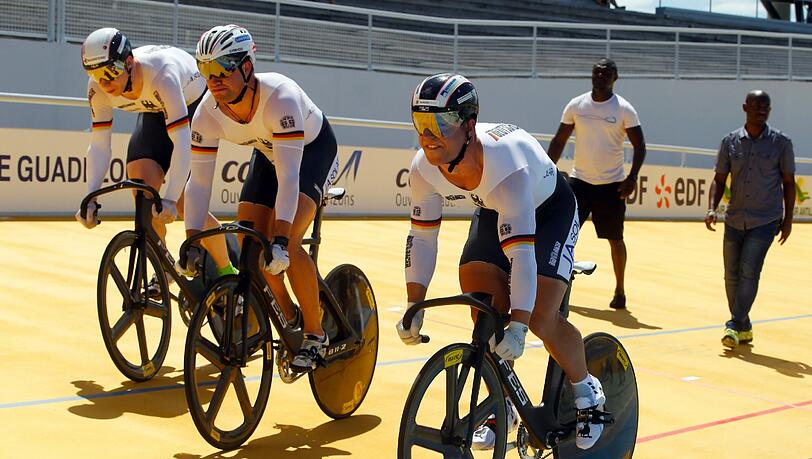 Das Sprint-Team mit Robert Förstemann (r), Eric Engler und Joachim Eilers fuhr Open Air zu Gold. Foto: Roberto Bettini Das Sprint-Team mit Robert Förstemann (r), Eric Engler und Joachim Eilers fuhr Open Air zu Gold. Foto: Roberto Bettini