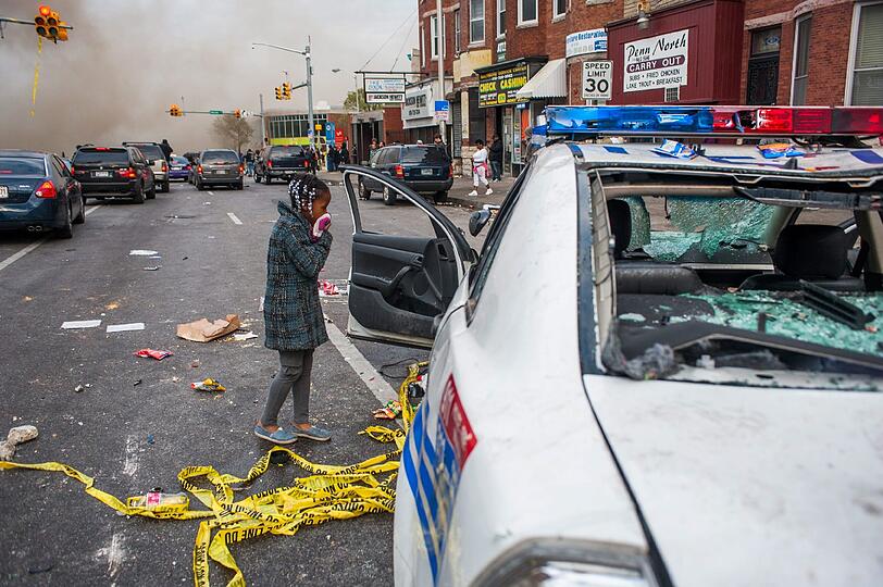 In Baltimore entlädt sich nach der Beerdigung Freddie Grays eine Welle der Gewalt. Die Bilder.