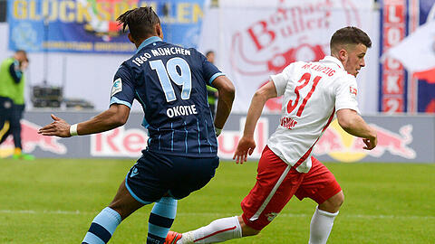 Hatte das Nachsehen: Löwen-Stürmer Rubin Okotie gegen Leipzigs Diego Demme.