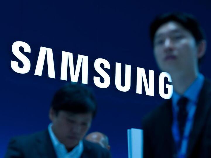 Samsung will ab dem ersten Halbjahr 2019 die Plastikverpackungen durch recyceltes Material oder Papier ersetzen.