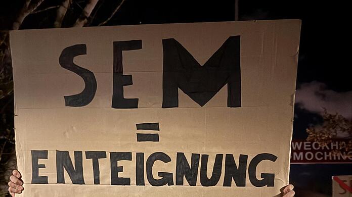 Auch Landwirte demonstrieren.