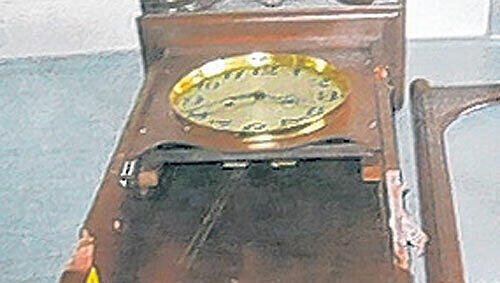 In dieser Uhr befand sich das Koks In dieser Uhr befand sich das Koks