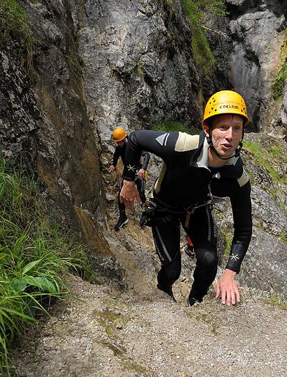 Die Löwen beim Team-Building: Beim Trainingslager in Bad Häring stand am Freitag Canyoning auf dem Programm. Die Bilder aus den Schluchten!