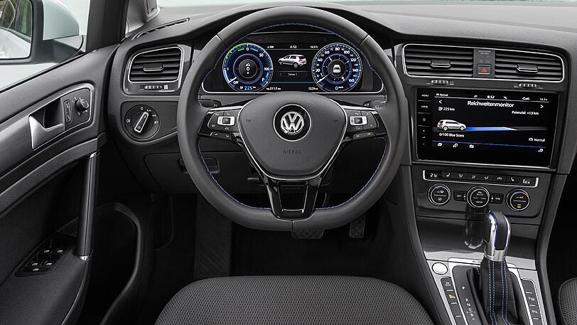 Die Armaturen des e-Golf entsprechen denen des upgedateten Golf - mit einigen "elektrischen" Besonderheiten.
