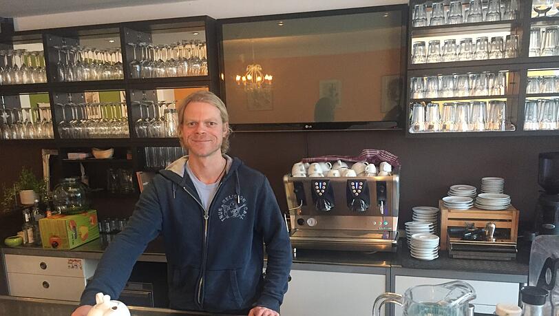 Tobias Reuss in seinem Café, das eine Eventlocation wird. Tobias Reuss in seinem Café, das eine Eventlocation wird.