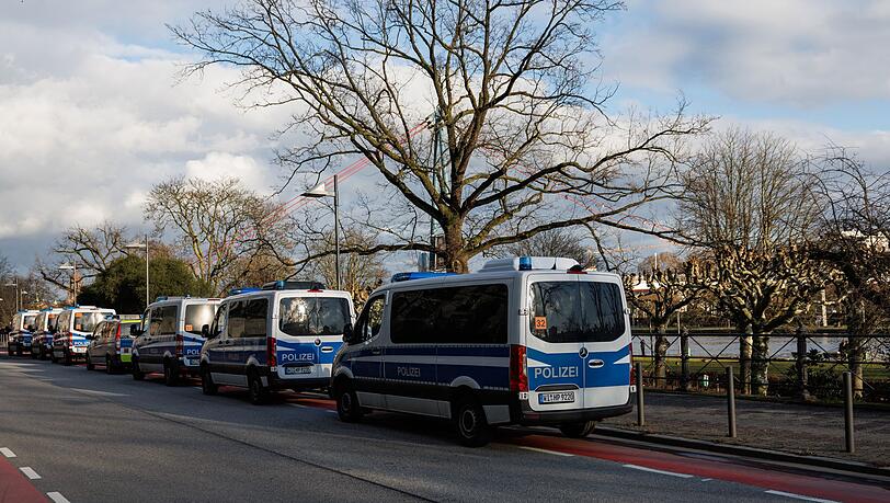 Der Main liegt nicht weit von der Schule entfernt.