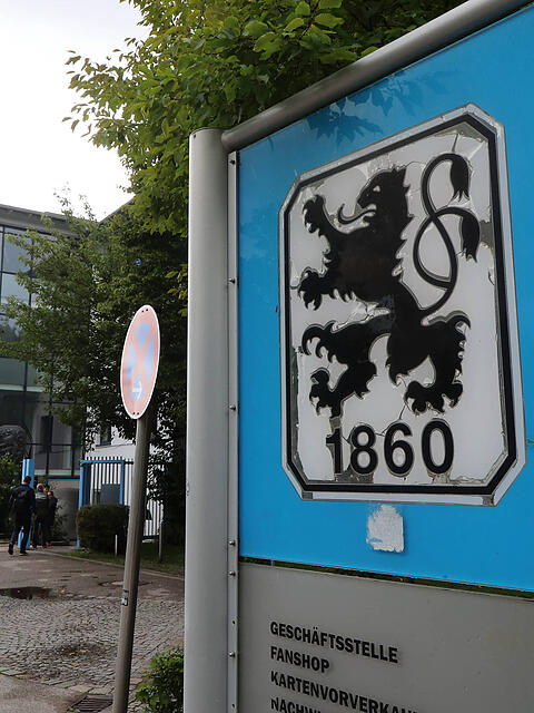 Neun Jahre nach dem bitteren Absturz aus der 2. Bundesliga in die Regionalliga Bayern steht der TSV 1860 M&uuml;nchen erneut vor einer ungewissen Zukunft.