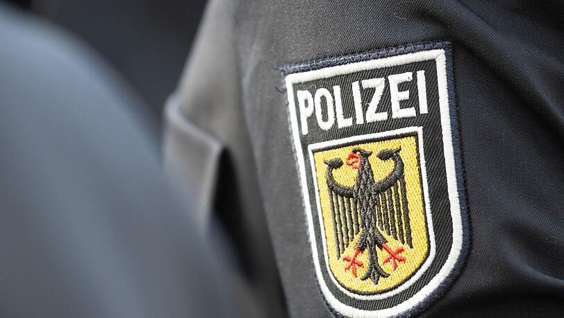 Die Bundespolizei ermittelte schließlich über den Arbeitsplatz die Identität der Frau. (Symbolbild) Die Bundespolizei ermittelte schließlich über den Arbeitsplatz die Identität der Frau. (Symbolbild)