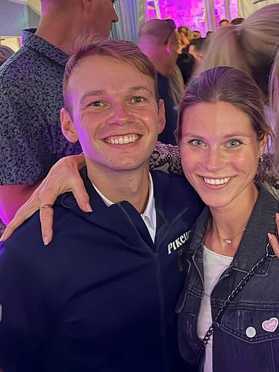 Strahlen übers ganze Gesicht: Raphael Netz und Freundin Selina Söder bei der Weltmeisterschaftsfeier in Aachen. Strahlen übers ganze Gesicht: Raphael Netz und Freundin Selina Söder bei der Weltmeisterschaftsfeier in Aachen.