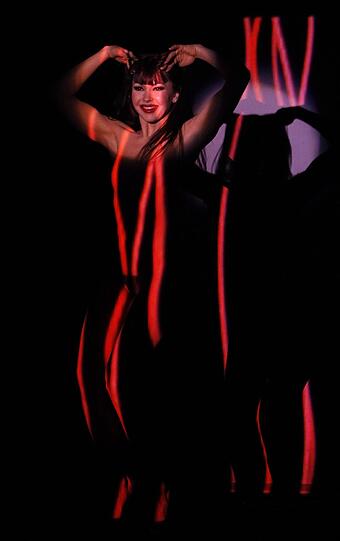 "Crazy Horse Cabaret" begeistert weltweilt mit seiner heißen Show.